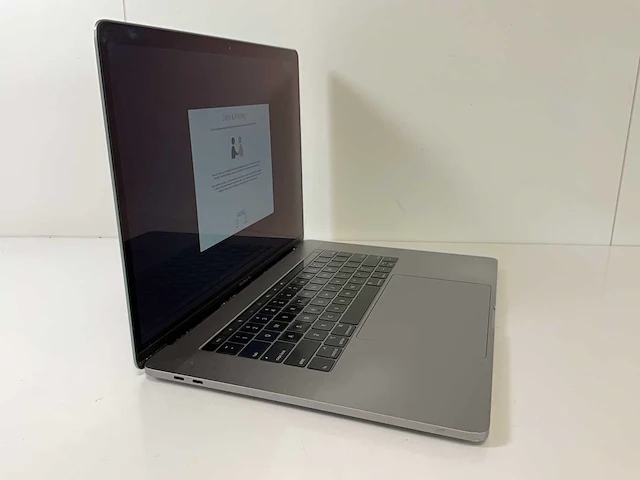Apple macbook pro 15.4”, core(tm) i9 8th gen, 16 gb ram, 500 gb nvme, amd radeon rx pro 560x 4 gb laptop - afbeelding 2 van  7