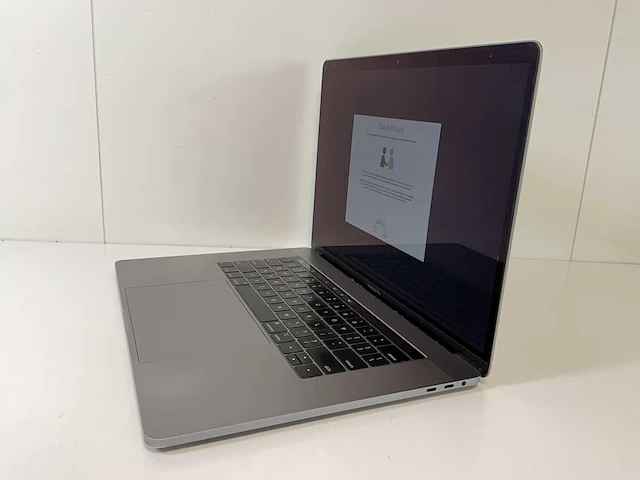 Apple macbook pro 15.4”, core(tm) i9 8th gen, 16 gb ram, 500 gb nvme, amd radeon rx pro 560x 4 gb laptop - afbeelding 3 van  7