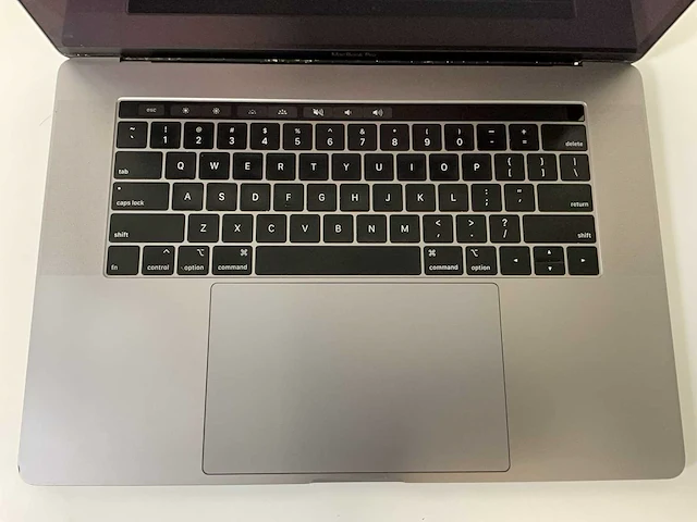 Apple macbook pro 15.4”, core(tm) i9 8th gen, 16 gb ram, 500 gb nvme, amd radeon rx pro 560x 4 gb laptop - afbeelding 4 van  7
