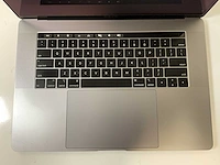Apple macbook pro 15.4”, core(tm) i9 8th gen, 16 gb ram, 500 gb nvme, amd radeon rx pro 560x 4 gb laptop - afbeelding 4 van  8