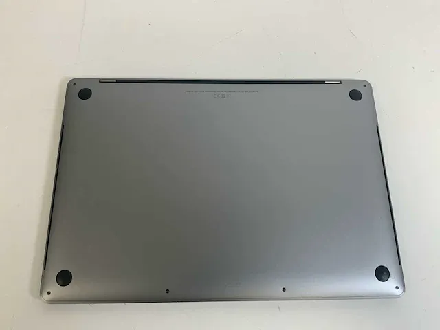 Apple macbook pro 15.4", core(tm) i9 8th gen, 32 gb ram, 500 gb nvme, amd radeon pro 560x 4 gb laptop - afbeelding 4 van  6