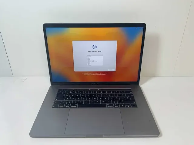 Apple macbook pro 15.4”, core(tm) i9 8th gen, 32 gb ram, 500 gb nvme, amd radeon pro 560x 4 gb laptop - afbeelding 1 van  6