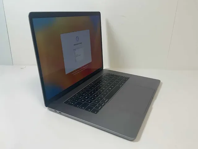 Apple macbook pro 15.4”, core(tm) i9 8th gen, 32 gb ram, 500 gb nvme, amd radeon pro 560x 4 gb laptop - afbeelding 2 van  6