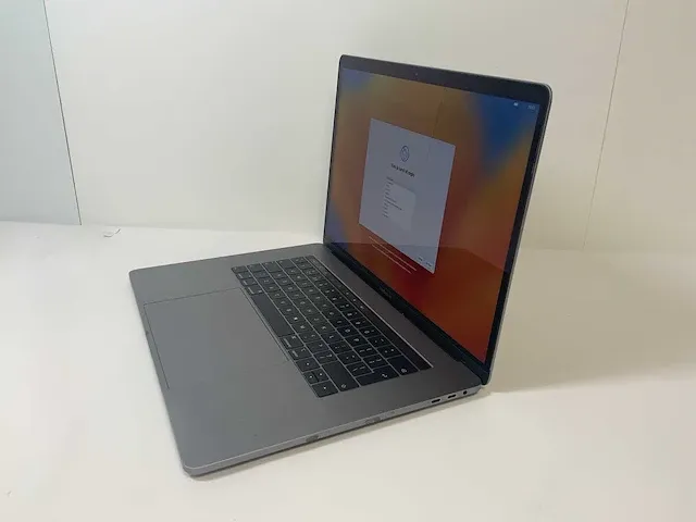 Apple macbook pro 15.4”, core(tm) i9 8th gen, 32 gb ram, 500 gb nvme, amd radeon pro 560x 4 gb laptop - afbeelding 3 van  6
