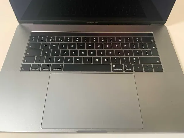 Apple macbook pro 15.4”, core(tm) i9 8th gen, 32 gb ram, 500 gb nvme, amd radeon pro 560x 4 gb laptop - afbeelding 4 van  6