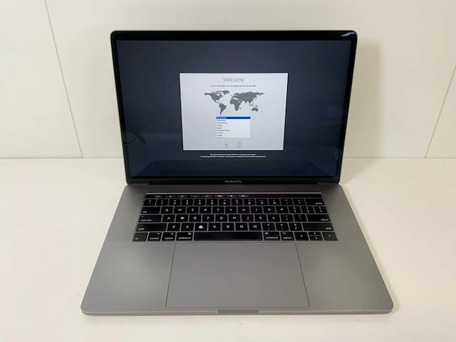 Apple macbook pro 15.4”, core(tm) i9 8th gen, 32 gb ram, 500 gb nvme, amd radeon pro 560x 4 gb laptop - afbeelding 1 van  9