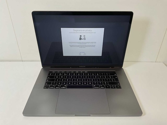 Apple macbook pro 15.4”, core(tm) i9 8th gen, 32 gb ram, 500 gb nvme, amd radeon pro 560x 4 gb laptop - afbeelding 1 van  7
