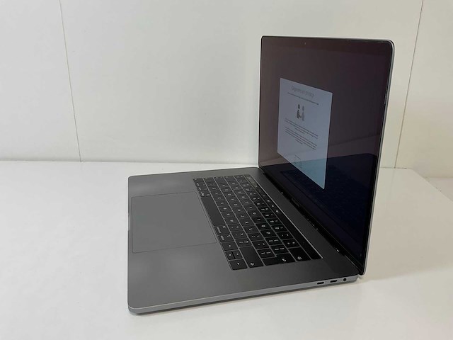 Apple macbook pro 15.4”, core(tm) i9 8th gen, 32 gb ram, 500 gb nvme, amd radeon pro 560x 4 gb laptop - afbeelding 3 van  7