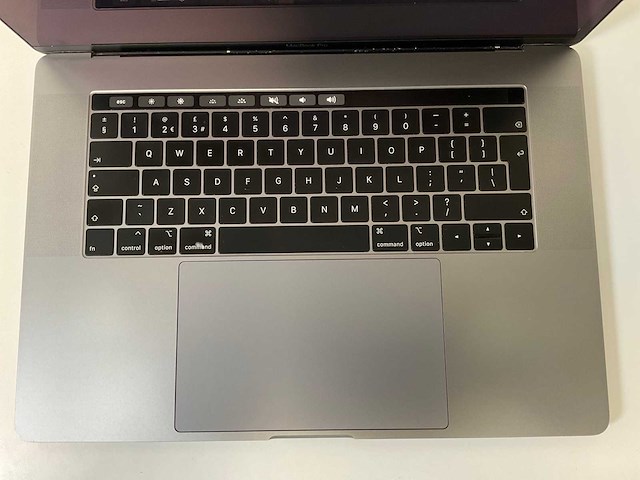 Apple macbook pro 15.4”, core(tm) i9 8th gen, 32 gb ram, 500 gb nvme, amd radeon pro 560x 4 gb laptop - afbeelding 4 van  7