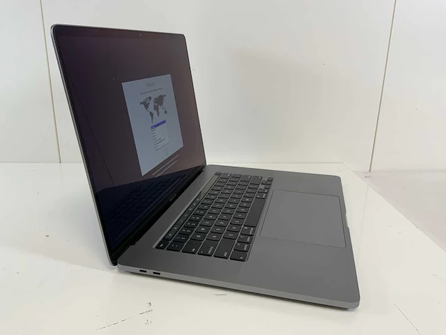 Apple macbook pro 15.4", core(tm) i9 9e generatie, 32 gb ram, 1 tb nvme, amd radeon rx pro 5500m 8 gb laptop - afbeelding 2 van  7