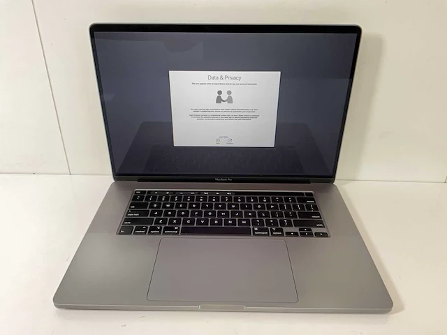 Apple macbook pro 15.4”, core(tm) i9 9th gen, 16 gb ram, 1 tb nvme, amd radeon rx pro 5500m 4 gb laptop - afbeelding 1 van  7