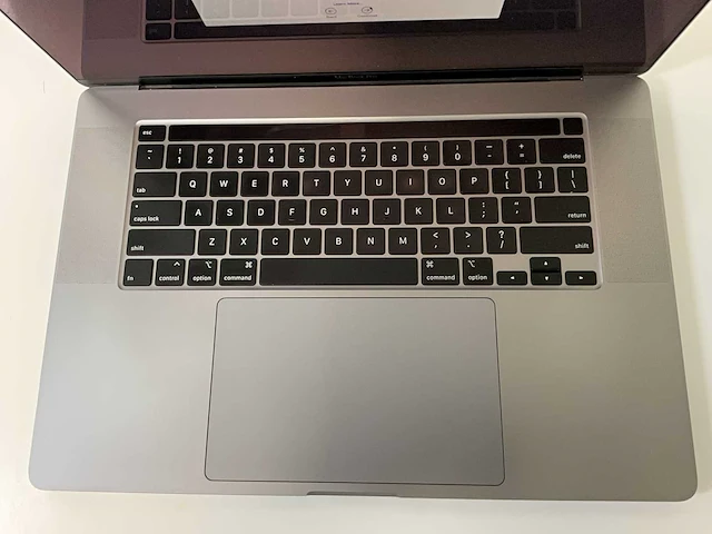 Apple macbook pro 15.4”, core(tm) i9 9th gen, 16 gb ram, 1 tb nvme, amd radeon rx pro 5500m 4 gb laptop - afbeelding 4 van  7
