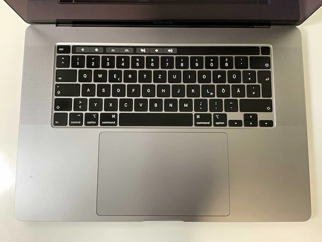 Apple macbook pro 15.4”, core(tm) i9 9th gen, 16 gb ram, 1 tb nvme, amd radeon rx pro 5500m 4 gb laptop - afbeelding 4 van  7