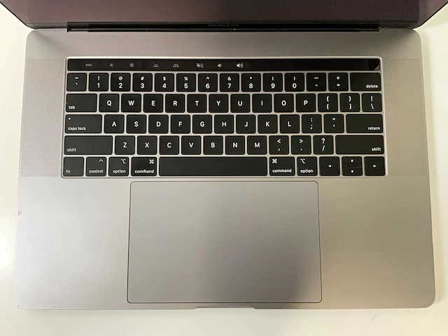 Apple macbook pro 15.4”, core(tm) i9 9th gen, 16 gb ram, 1 tb nvme, amd radeon rx pro 5500m 4 gb laptop - afbeelding 4 van  7