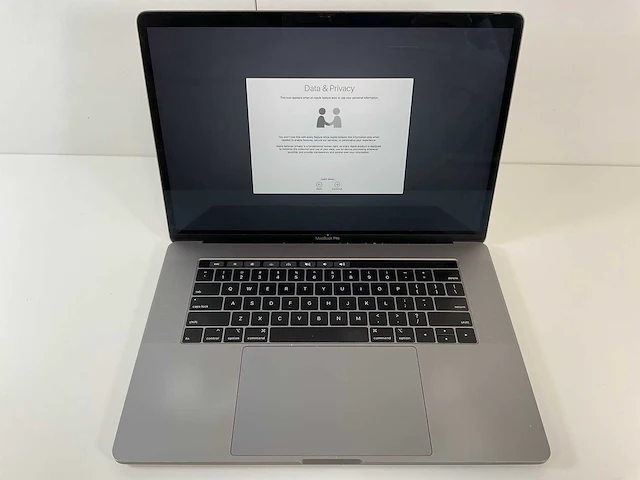 Apple macbook pro 15,4”, core(tm) i9 9th gen, 16 gb ram, 500 gb nvme, amd radeon pro 560x 4 gb laptop - afbeelding 1 van  7