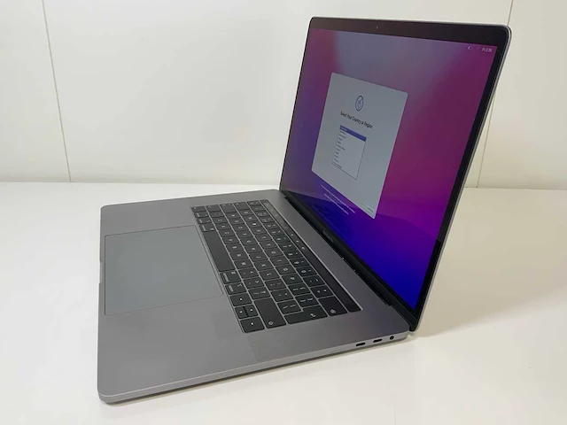 Apple macbook pro 15.4”, hexacore i7, 16 gb ram, 512 gb ssd, amd radeon pro 560x 4 gb laptop - afbeelding 2 van  8