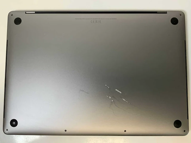 Apple macbook pro 15.4”, hexacore i7, 16 gb ram, 512 gb ssd, amd radeon pro 560x 4 gb laptop - afbeelding 7 van  8