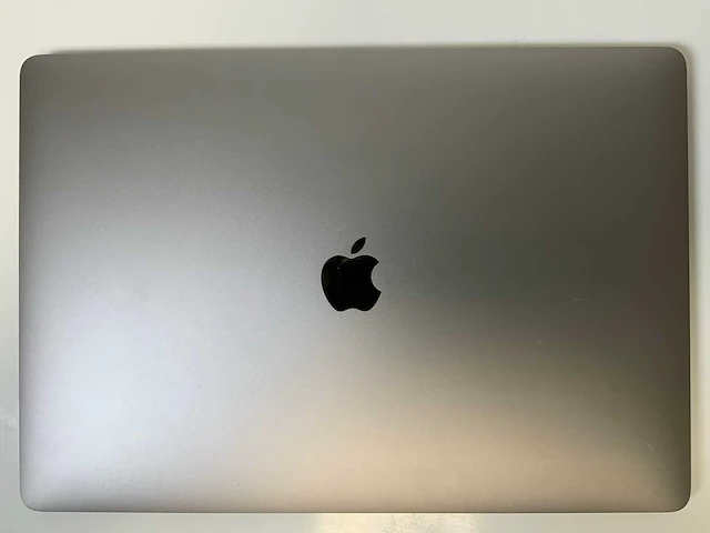 Apple macbook pro 15,4", hexacore i9, 16 gb ram, 1 tb ssd, amd radeon pro 560 x 4 gb laptop - afbeelding 6 van  8