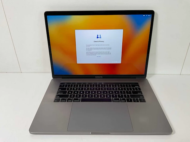 Apple macbook pro 15.4”, quadcore i7, 16 gb ram, 1 tb ssd, amd radeon pro 560 4 gb laptop - afbeelding 1 van  7