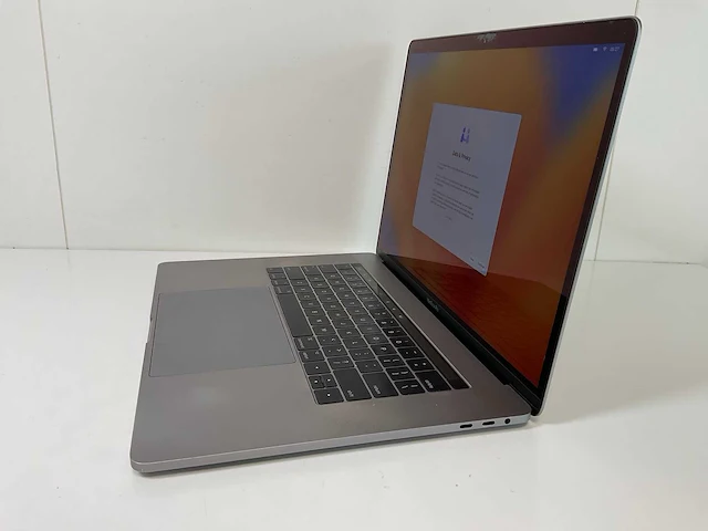 Apple macbook pro 15.4”, quadcore i7, 16 gb ram, 1 tb ssd, amd radeon pro 560 4 gb laptop - afbeelding 3 van  7