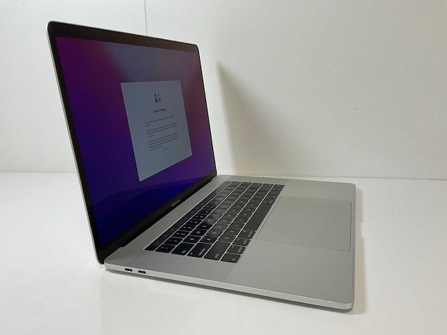 Apple macbook pro 15.4”, quadcore i7, 16 gb ram, 256 gb ssd, amd radeon pro 555 2 gb laptop - afbeelding 2 van  7