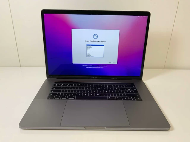 Apple macbook pro 15.4", quadcore i7, 16 gb ram, 512 gb ssd, amd radeon pro 455 2 gb laptop - afbeelding 1 van  8