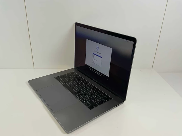 Apple macbook pro 15.4", xexa core(tm) i7, 32 gb ram, 251 gb ssd, amd radeon pro 555x 4 gb laptop - afbeelding 3 van  7