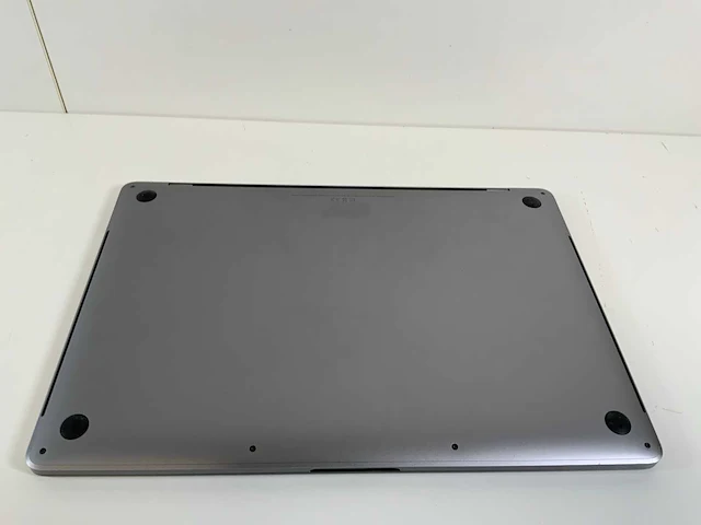 Apple macbook pro 15.4", xexa core(tm) i7, 32 gb ram, 251 gb ssd, amd radeon pro 555x 4 gb laptop - afbeelding 6 van  7