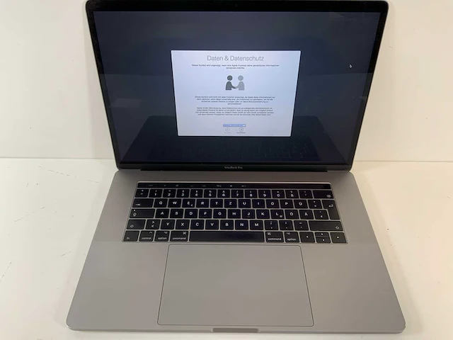 Apple macbook pro 15.5", core(tm) i7 7th gen, 16 gb ram, 500 gb nvme, amd radeon rx pro 560x 4 gb laptop - afbeelding 1 van  7