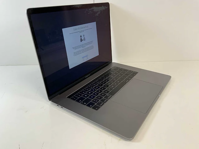 Apple macbook pro 15.5", core(tm) i7 7th gen, 16 gb ram, 500 gb nvme, amd radeon rx pro 560x 4 gb laptop - afbeelding 2 van  7