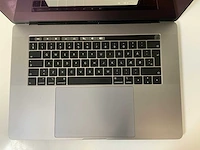 Apple macbook pro 15.5”, hexcore i7, 16 gb ram, 512 gb ssd, amd radeon pro 555x 4gb laptop - afbeelding 4 van  7
