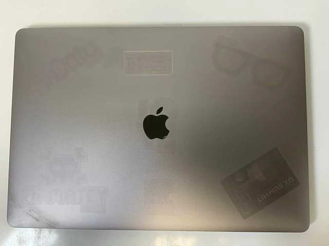 Apple macbook pro 15.5”, hexcore i7, 16 gb ram, 512 gb ssd, amd radeon pro 555x 4gb laptop - afbeelding 5 van  7