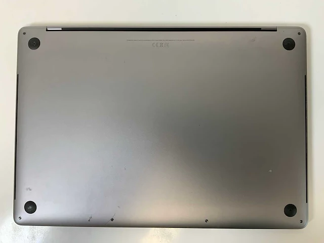 Apple macbook pro 15.5”, hexcore i7, 16 gb ram, 512 gb ssd, amd radeon pro 555x 4gb laptop - afbeelding 6 van  7