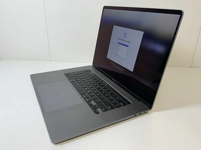 Apple macbook pro 16", core(tm) i7 9e generatie, 16 gb ram, 500 gb nvme, amd radeon pro 5500m 4 gb laptop - afbeelding 2 van  6