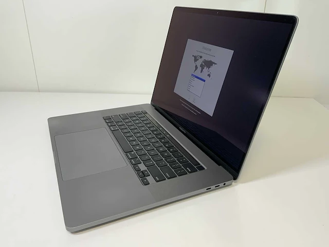 Apple macbook pro 16”, core(tm) i7 9th gen, 16 gb ram, 500 gb nvme, amd radeon pro 5500m 4 gb laptop - afbeelding 2 van  7