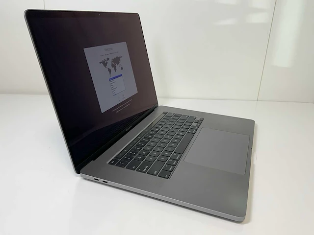 Apple macbook pro 16”, core(tm) i7 9th gen, 16 gb ram, 500 gb nvme, amd radeon pro 5500m 4 gb laptop - afbeelding 3 van  7