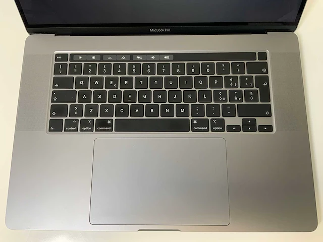 Apple macbook pro 16”, core(tm) i7 9th gen, 16 gb ram, 500 gb nvme, amd radeon pro 5500m 4 gb laptop - afbeelding 4 van  7