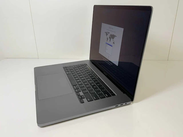 Apple macbook pro 16”, core(tm) i7 9th gen, 16 gb ram, 500 gb nvme, amd radeon pro 5500m 4 gb laptop - afbeelding 2 van  7