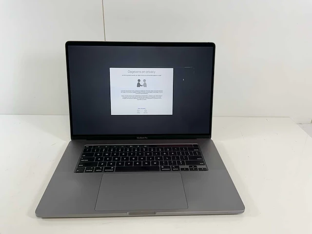Apple macbook pro 16", core(tm) i7 9th gen, 16 gb ram, 500 gb nvme, amd radeon rx 5500m 4 gb laptop - afbeelding 1 van  7