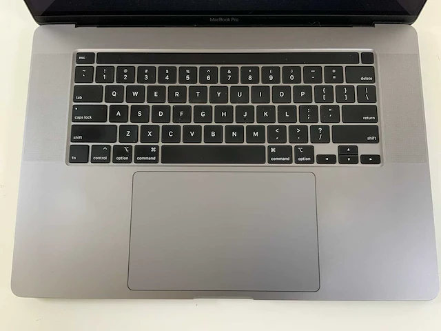 Apple macbook pro 16", core(tm) i7 9th gen, 16 gb ram, 500 gb nvme, amd radeon rx 5500m 4 gb laptop - afbeelding 4 van  7
