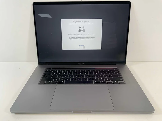 Apple macbook pro 16", core(tm) i7 9th gen, 16 gb ram, 500 gb nvme, amd radeon rx 5500m 4 gb laptop - afbeelding 1 van  7