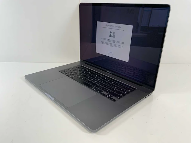 Apple macbook pro 16", core(tm) i7 9th gen, 16 gb ram, 500 gb nvme, amd radeon rx 5500m 4 gb laptop - afbeelding 3 van  7