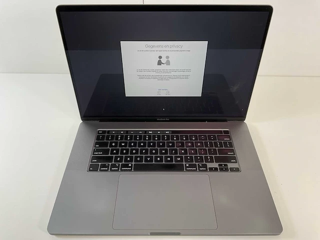Apple macbook pro 16”, core(tm) i7 9th gen, 16 gb ram, 500 gb nvme, amd radeon rx 5500m 4 gb laptop - afbeelding 1 van  7