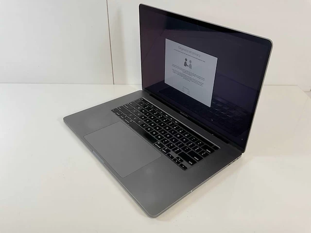 Apple macbook pro 16”, core(tm) i7 9th gen, 16 gb ram, 500 gb nvme, amd radeon rx 5500m 4 gb laptop - afbeelding 3 van  7