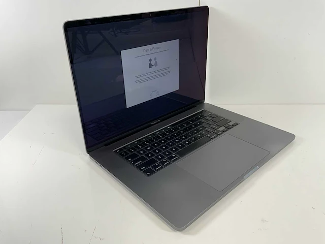 Apple macbook pro 16", core(tm) i7 9th gen, 16 gb ram, 500 gb nvme, amd radeon rx pro 5500m 4 gb laptop - afbeelding 2 van  7