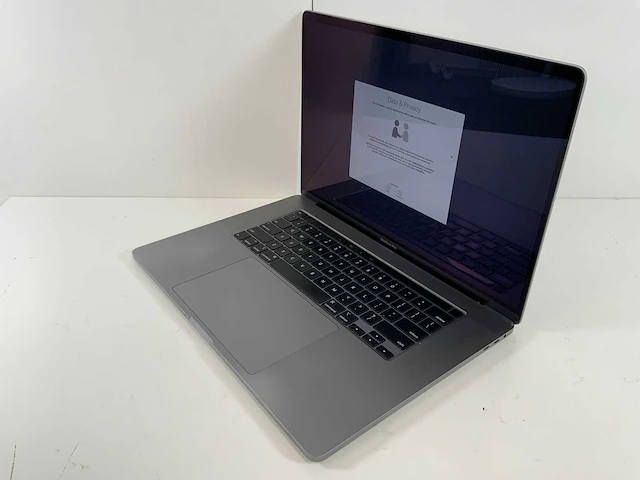Apple macbook pro 16", core(tm) i7 9th gen, 16 gb ram, 500 gb nvme, amd radeon rx pro 5500m 4 gb laptop - afbeelding 3 van  7