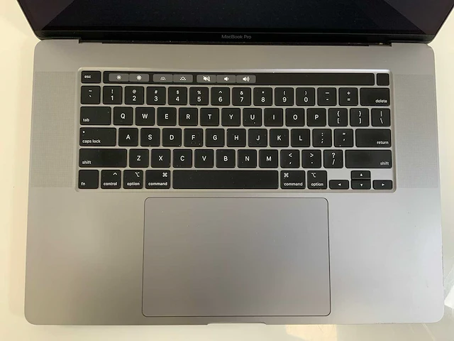 Apple macbook pro 16", core(tm) i7 9th gen, 16 gb ram, 500 gb nvme, amd radeon rx pro 5500m 4 gb laptop - afbeelding 4 van  7