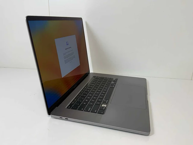 Apple macbook pro 16”, coretm) i7 9th gen, 16 gb ram, 500 gb nvme, amd radeon rx pro 5500m 4 gb laptop - afbeelding 2 van  8
