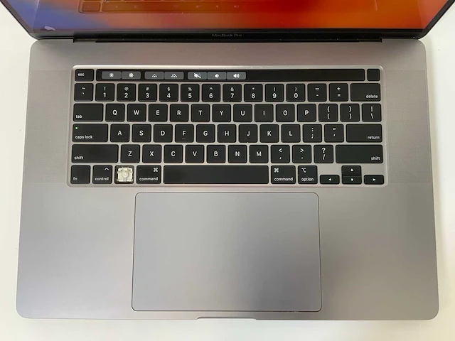 Apple macbook pro 16”, coretm) i7 9th gen, 16 gb ram, 500 gb nvme, amd radeon rx pro 5500m 4 gb laptop - afbeelding 4 van  8