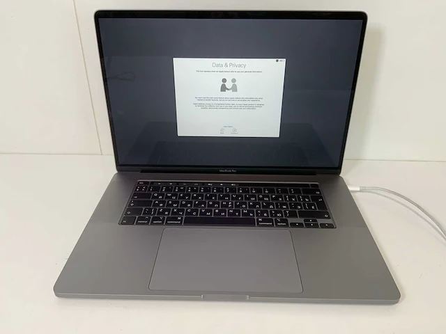 Apple macbook pro 16”, core(tm) i7 9th gen, 16 gb ram, 500 gb nvme, amd radeon rx pro 5500m 4gb laptop - afbeelding 1 van  7